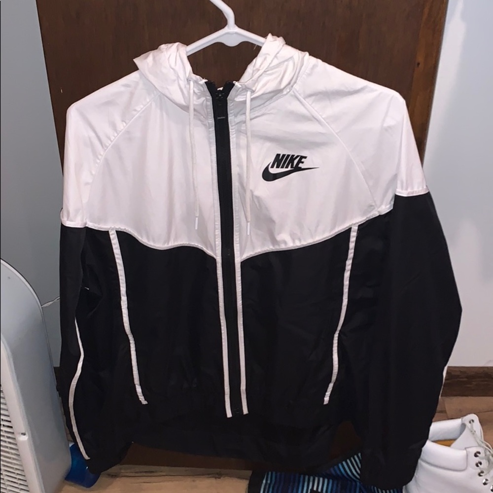 Hooded Nike windbreaker women size medium